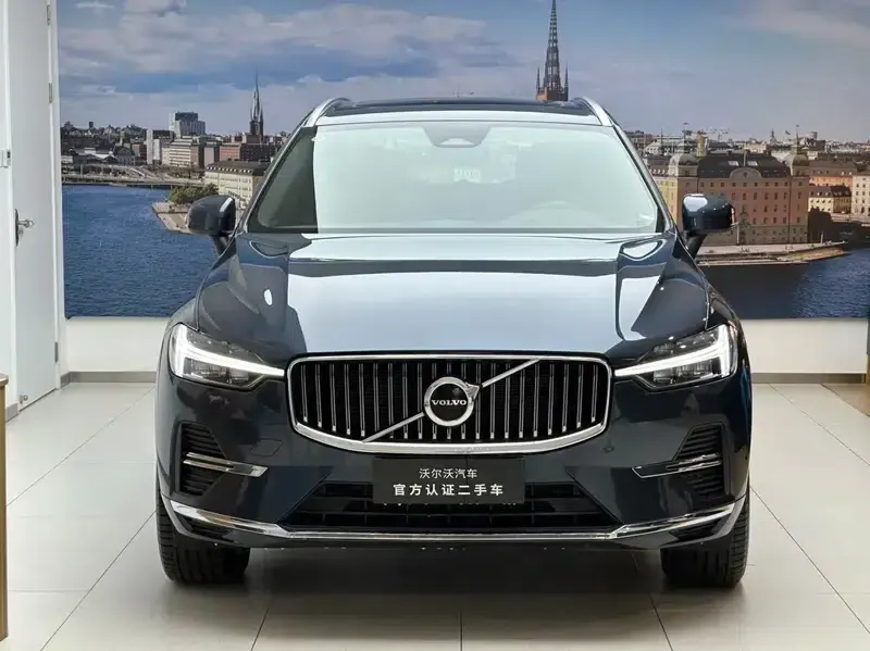 2025 Volvo XC60 B5 AWD Inscription Luxury Edition — миниатюра 2