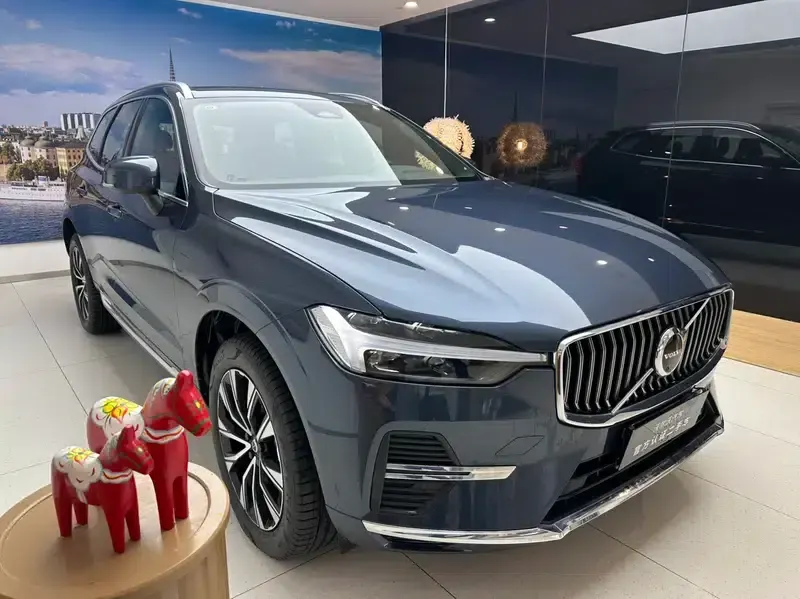 2025 Volvo XC60 B5 AWD Inscription Luxury Edition — миниатюра 3