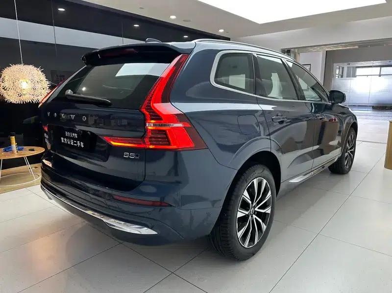 2025 Volvo XC60 B5 AWD Inscription Luxury Edition — миниатюра 6