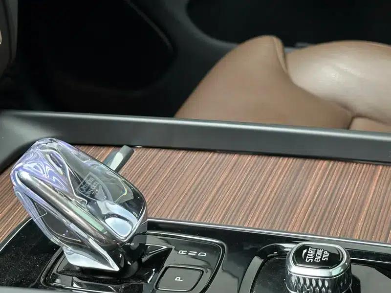 2025 Volvo XC60 B5 AWD Inscription Luxury Edition — миниатюра 7