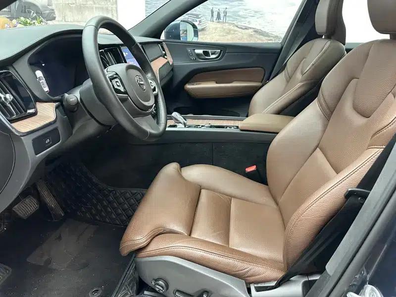 2025 Volvo XC60 B5 AWD Inscription Luxury Edition — миниатюра 9