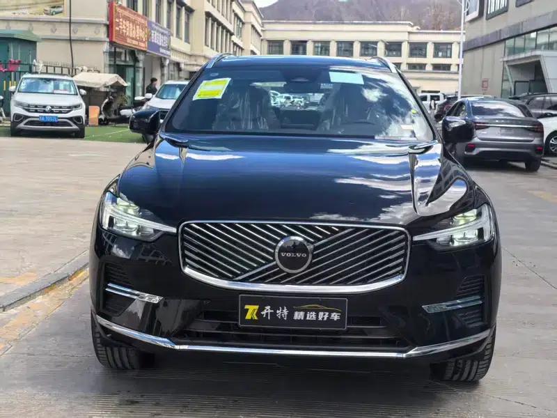 2026 Volvo XC60 B5 AWD Inscription Luxury Edition — миниатюра 2
