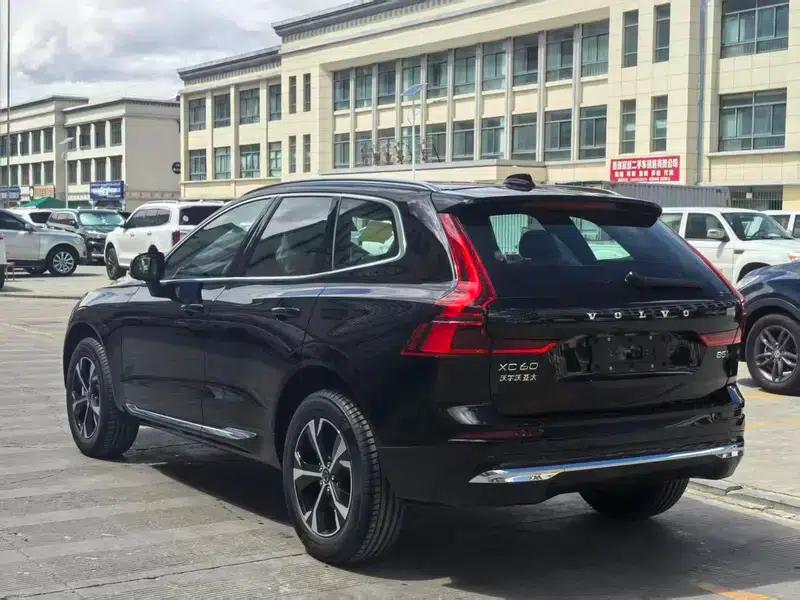 2026 Volvo XC60 B5 AWD Inscription Luxury Edition — миниатюра 4