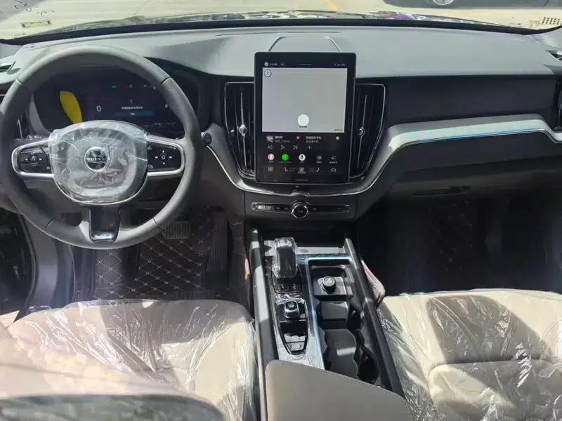 2026 Volvo XC60 B5 AWD Inscription Luxury Edition — миниатюра 8