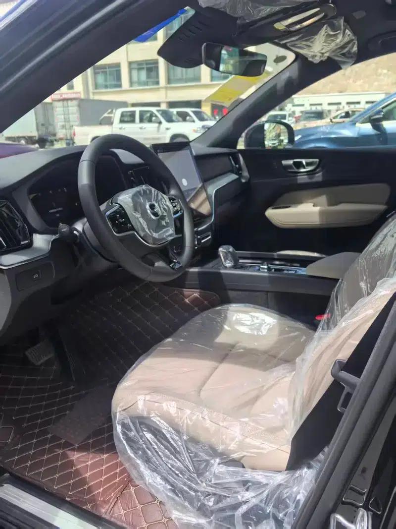 2026 Volvo XC60 B5 AWD Inscription Luxury Edition — миниатюра 9