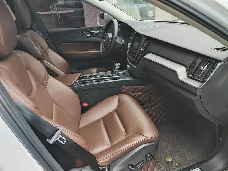 2020 Volvo XC60 T5 AWD Inscription Luxury Edition — миниатюра 8
