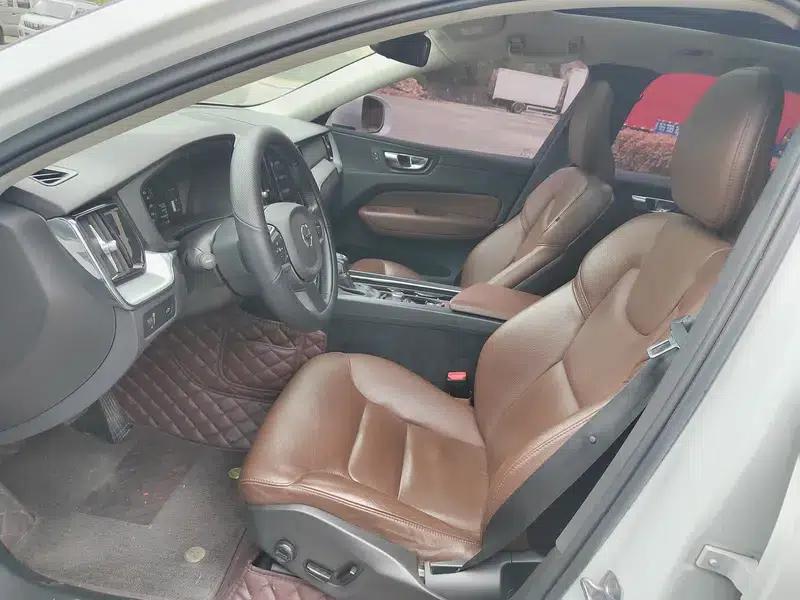 2020 Volvo XC60 T5 AWD Inscription Luxury Edition — миниатюра 10
