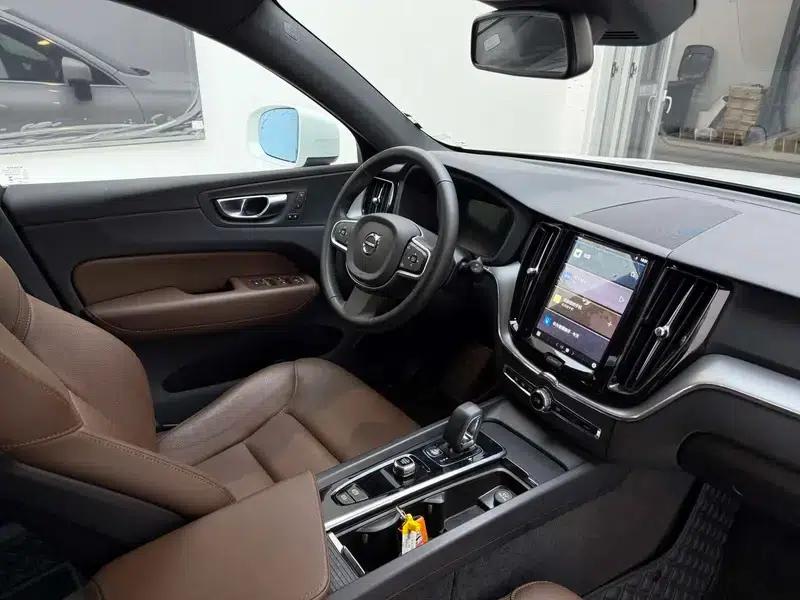 2025 Volvo XC60 B5 AWD Inscription Luxury Edition — миниатюра 11