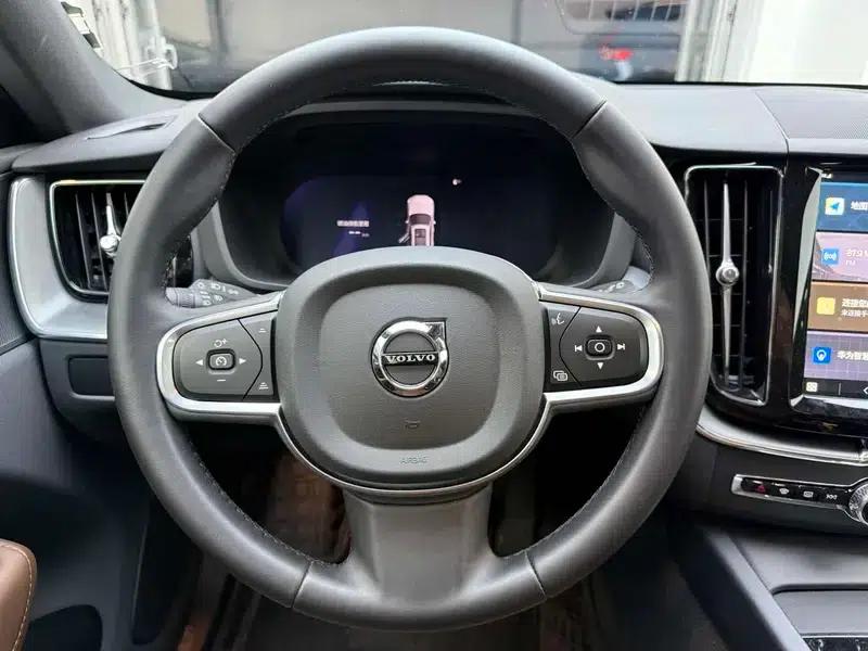 2025 Volvo XC60 B5 AWD Inscription Luxury Edition — миниатюра 13