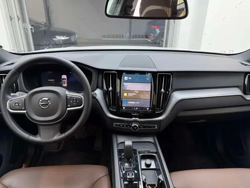 2025 Volvo XC60 B5 AWD Inscription Luxury Edition — миниатюра 14