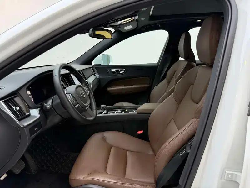 2025 Volvo XC60 B5 AWD Inscription Luxury Edition — миниатюра 15