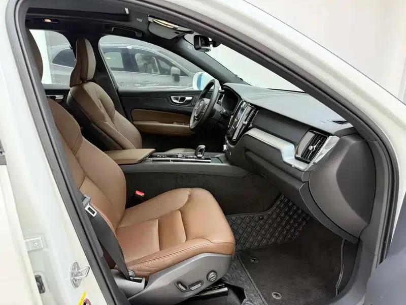2025 Volvo XC60 B5 AWD Inscription Luxury Edition — миниатюра 16