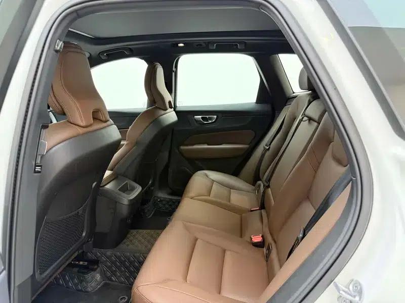 2025 Volvo XC60 B5 AWD Inscription Luxury Edition — миниатюра 17