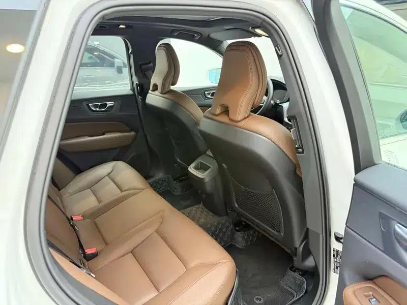 2025 Volvo XC60 B5 AWD Inscription Luxury Edition — миниатюра 20