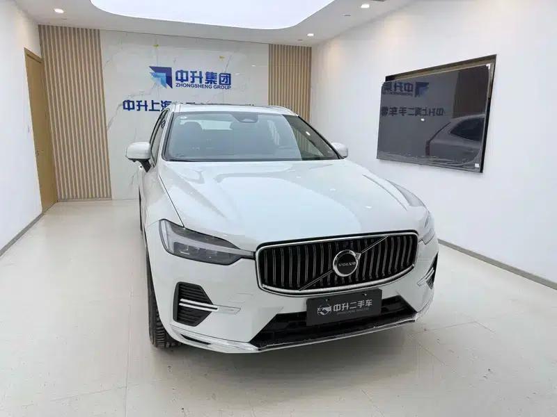2025 Volvo XC60 B5 AWD Inscription Luxury Edition — миниатюра 3