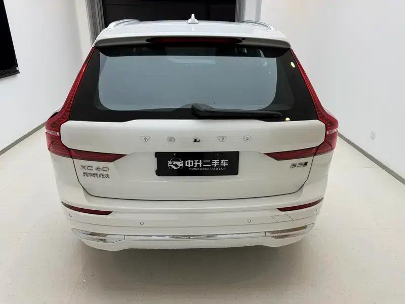 2025 Volvo XC60 B5 AWD Inscription Luxury Edition — миниатюра 5