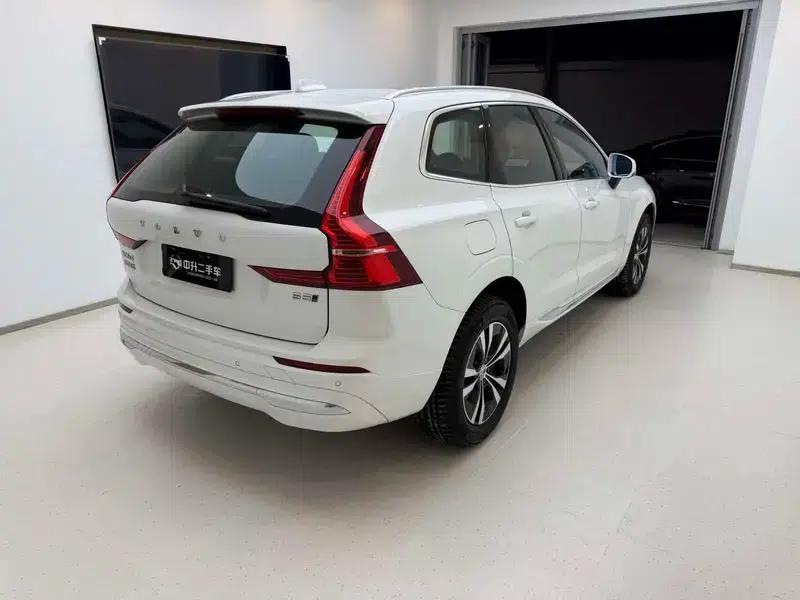 2025 Volvo XC60 B5 AWD Inscription Luxury Edition — миниатюра 6