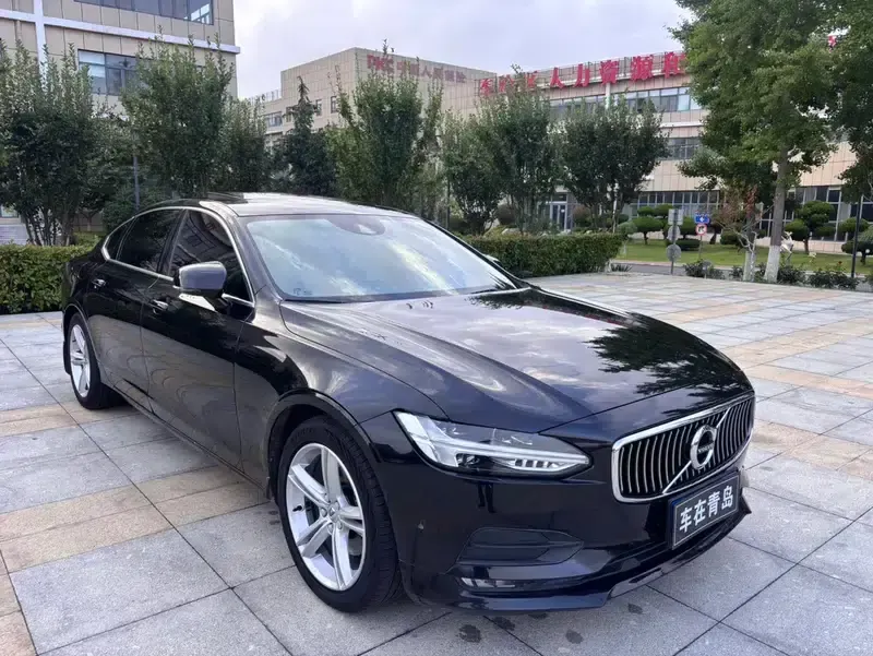 2017 Volvo S90 T4 Smart Edition — миниатюра 3