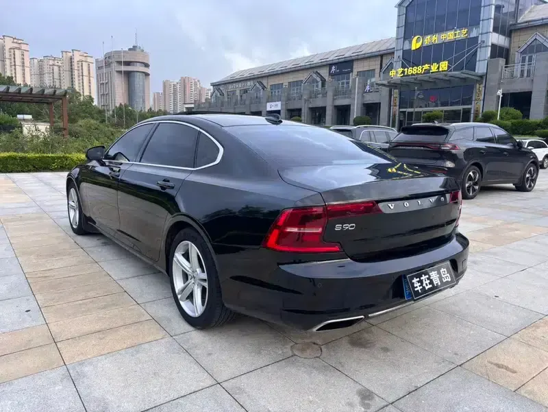 2017 Volvo S90 T4 Smart Edition — миниатюра 5