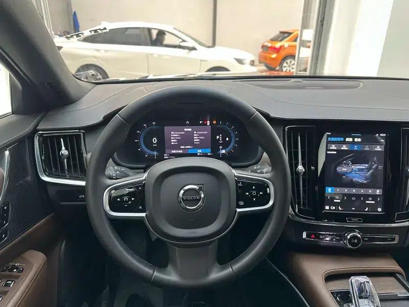 2025 Volvo S90 B5 Inscription Luxury Edition — миниатюра 19