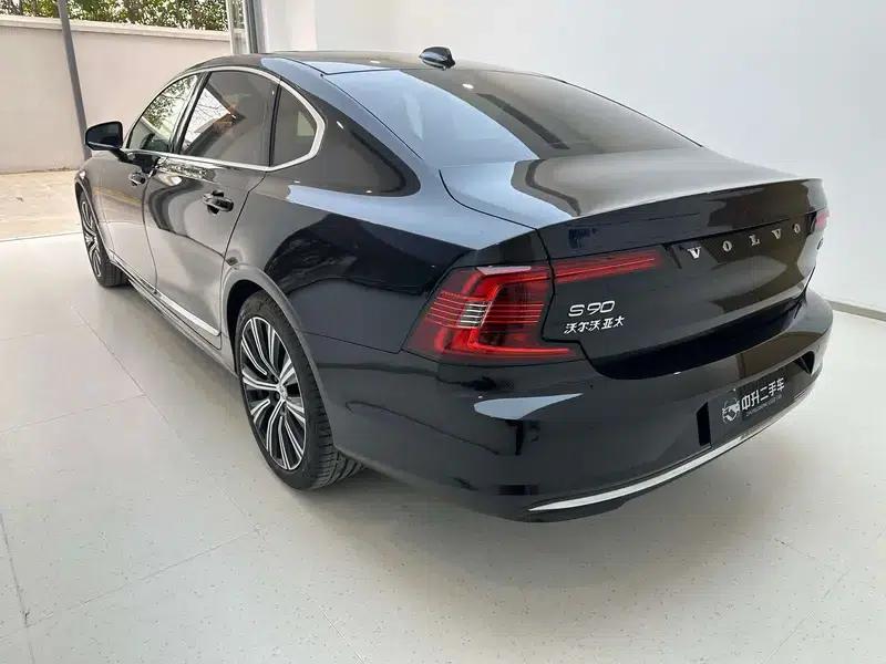 2025 Volvo S90 B5 Inscription Luxury Edition — миниатюра 4