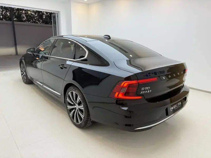 2025 Volvo S90 B5 Inscription Luxury Edition — миниатюра 3