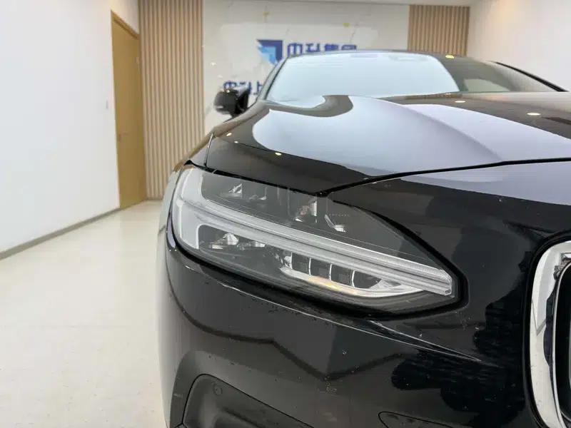 2025 Volvo S90 B5 Inscription Luxury Edition — миниатюра 7