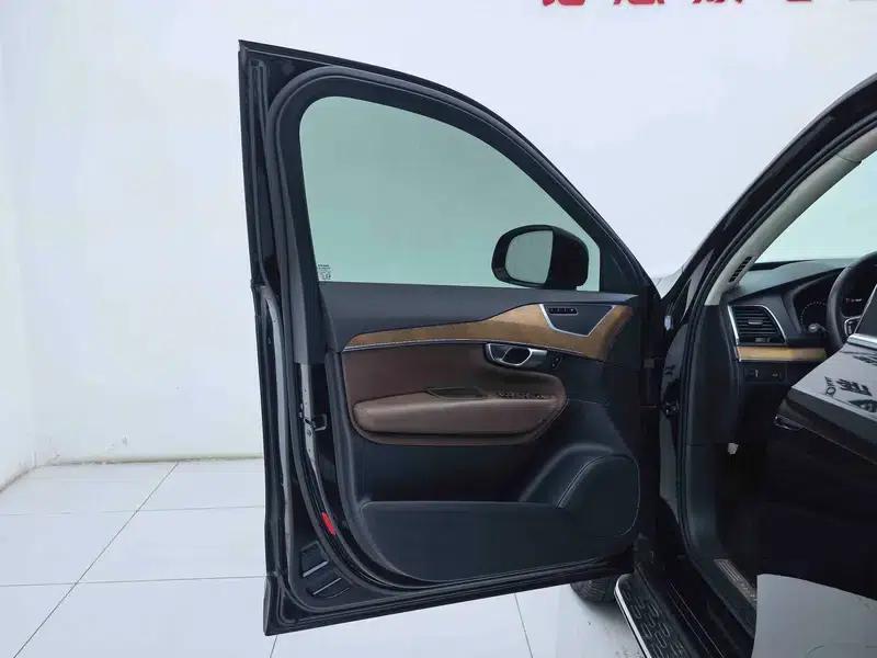 2020 Volvo XC90 T6 AWD Inscription Luxury Edition 7-seater — миниатюра 31