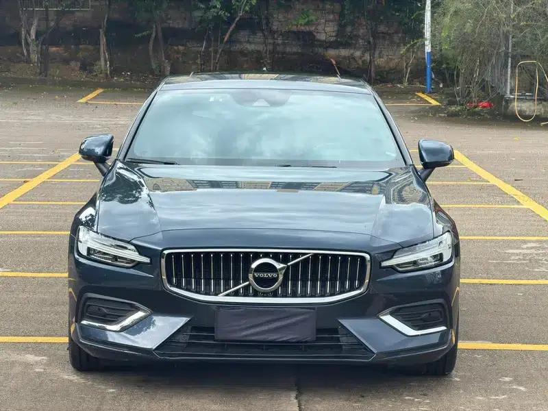 2022 Volvo S60 B4 Smart Luxury Edition — миниатюра 2