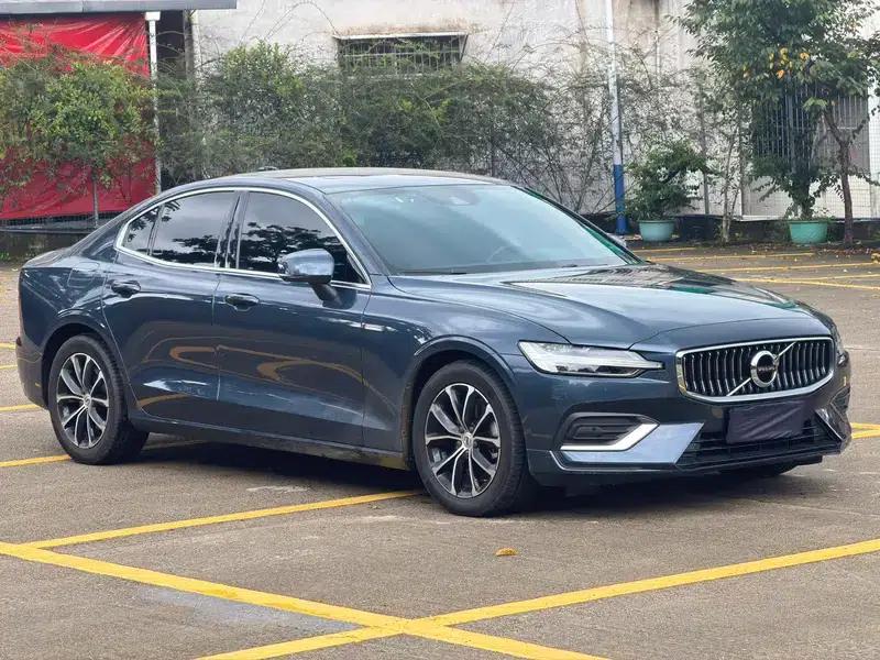 2022 Volvo S60 B4 Smart Luxury Edition — миниатюра 3