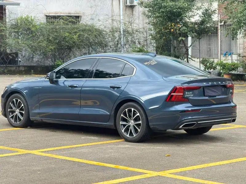 2022 Volvo S60 B4 Smart Luxury Edition — миниатюра 4