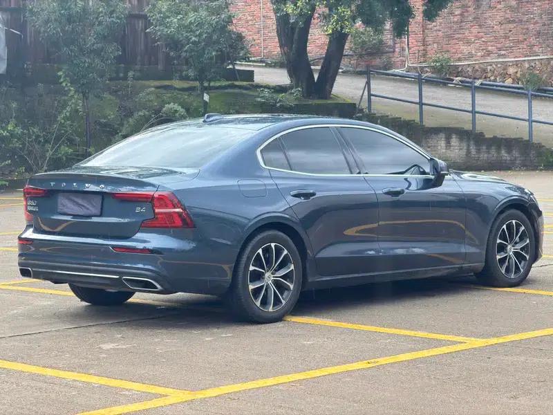2022 Volvo S60 B4 Smart Luxury Edition — миниатюра 6