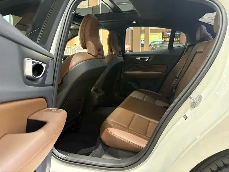 2023 Volvo S60 B4 Smart Luxury Edition — миниатюра 11