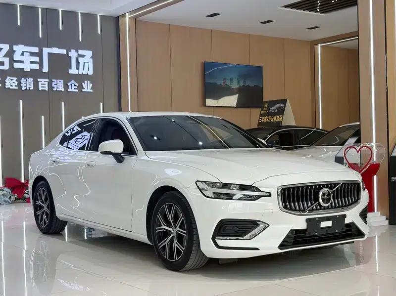 2023 Volvo S60 B4 Smart Luxury Edition — миниатюра 3