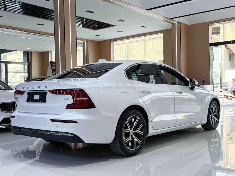 2023 Volvo S60 B4 Smart Luxury Edition — миниатюра 6