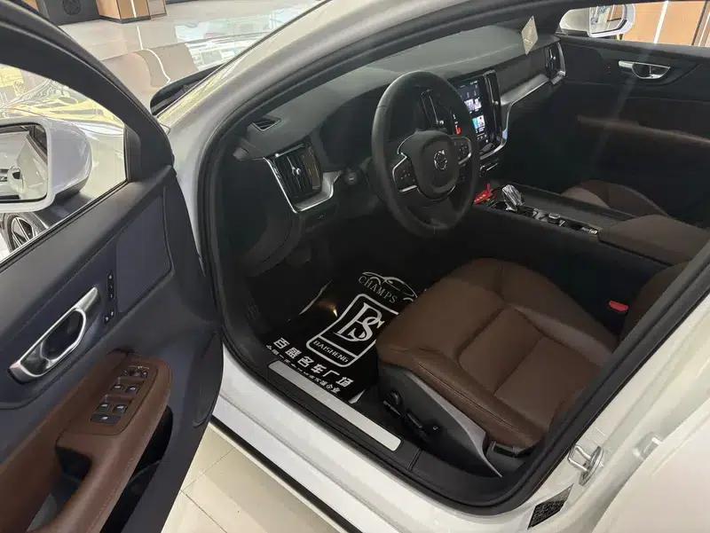 2023 Volvo S60 B4 Smart Luxury Edition — миниатюра 10