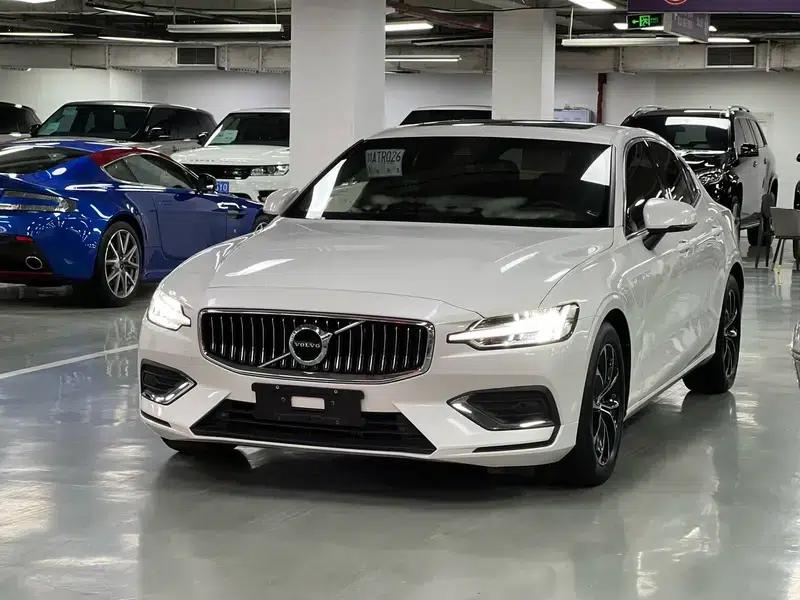 2022 Volvo S60 B4 Smart Luxury Edition — миниатюра 1