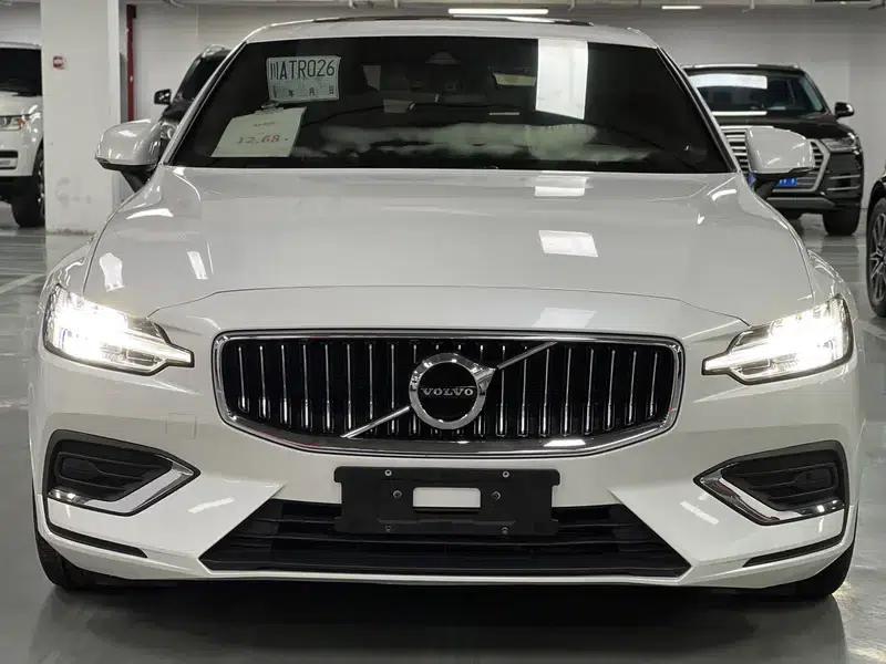 2022 Volvo S60 B4 Smart Luxury Edition — миниатюра 2