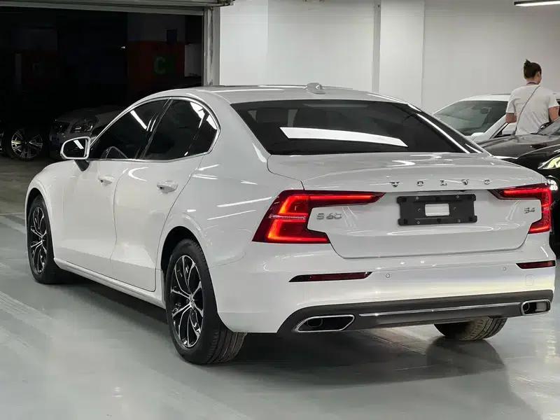 2022 Volvo S60 B4 Smart Luxury Edition — миниатюра 4