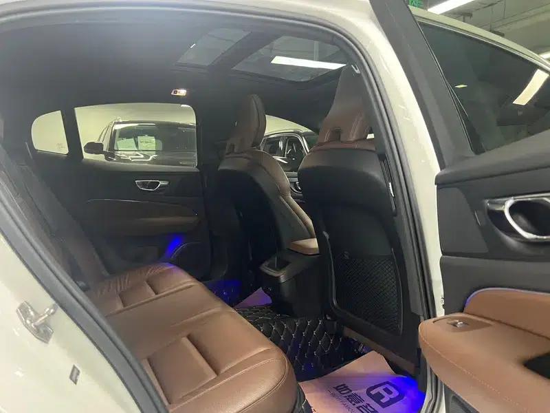 2022 Volvo S60 B4 Smart Luxury Edition — миниатюра 9