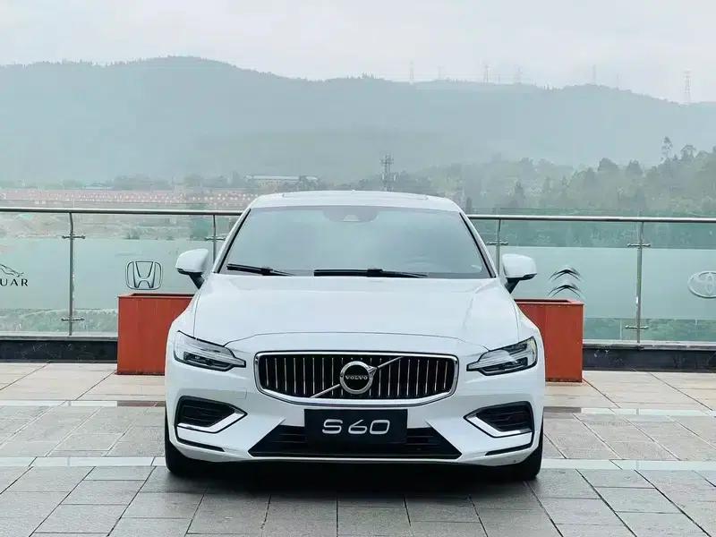 2022 Volvo S60 B4 Smart Luxury Edition — миниатюра 2