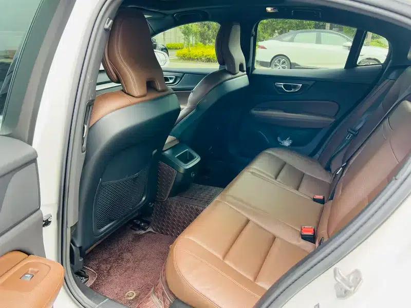 2022 Volvo S60 B4 Smart Luxury Edition — миниатюра 16