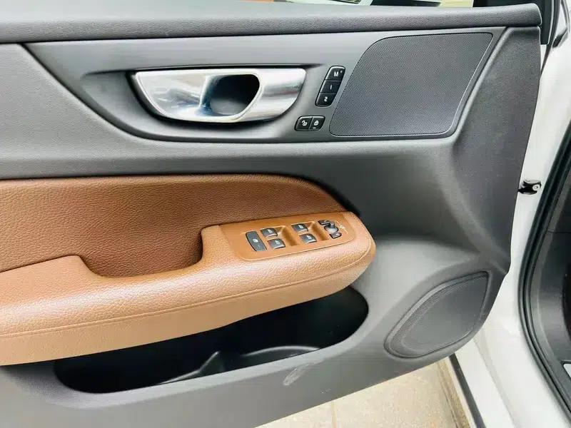 2022 Volvo S60 B4 Smart Luxury Edition — миниатюра 17