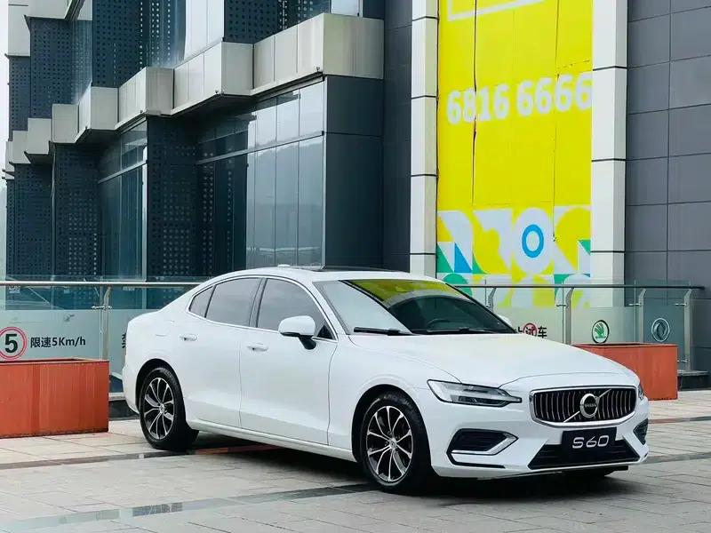 2022 Volvo S60 B4 Smart Luxury Edition — миниатюра 3