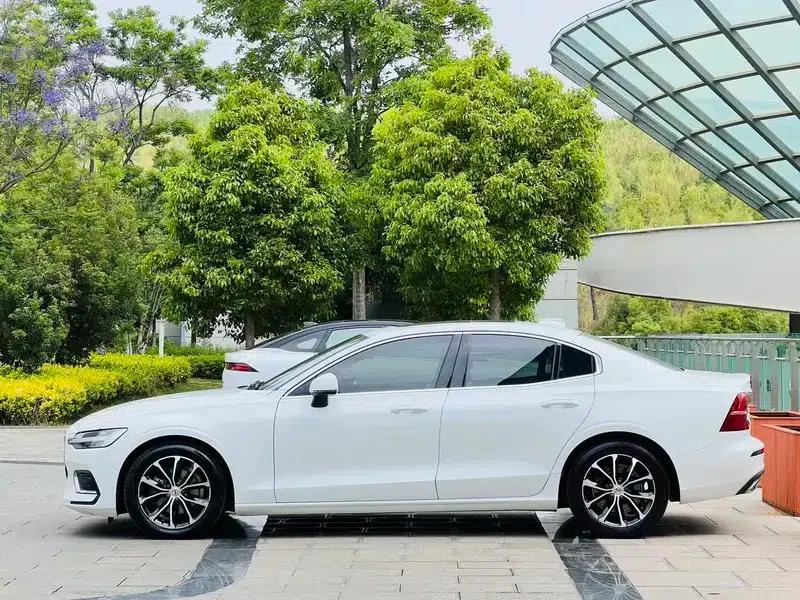 2022 Volvo S60 B4 Smart Luxury Edition — миниатюра 4