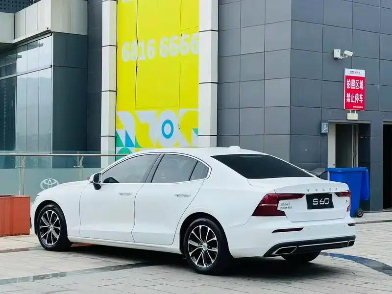 2022 Volvo S60 B4 Smart Luxury Edition — миниатюра 5