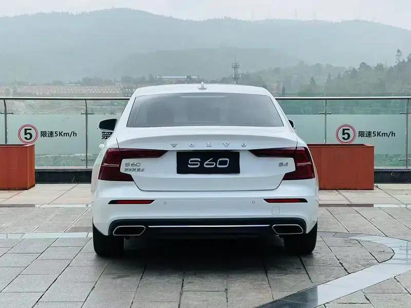 2022 Volvo S60 B4 Smart Luxury Edition — миниатюра 6