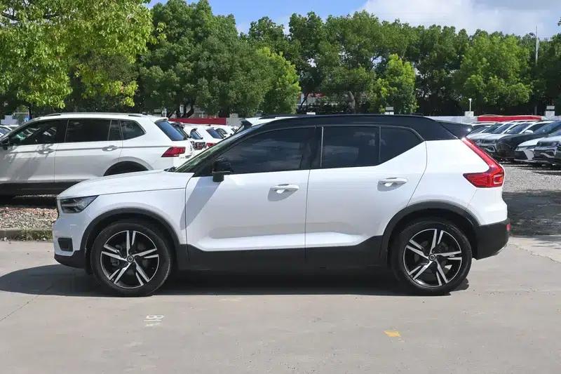2020 Volvo XC40 T4 AWD Inscription Sport Edition — миниатюра 4
