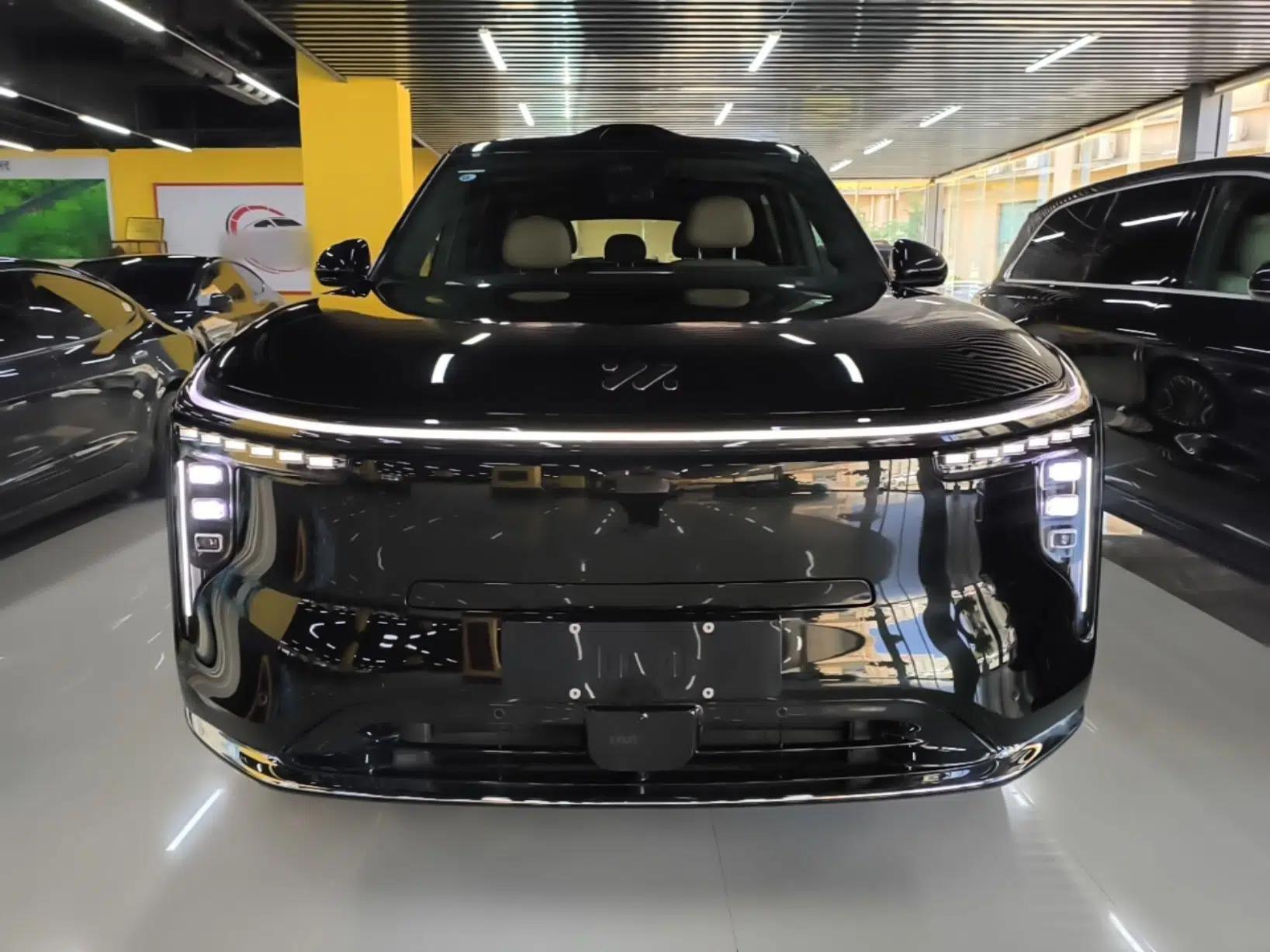 IM Zhiji LS8 2026 Model 66 Ultra Tech Flagship Five-Seat — миниатюра 2