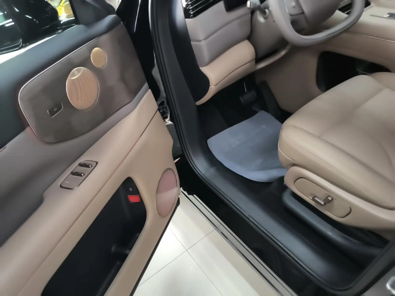 IM Zhiji LS8 2026 Model 66 Ultra Tech Flagship Five-Seat — миниатюра 18